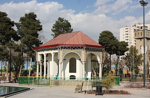 جناح صغير، وهو البناء الوحيد المتبقي من مجمع قصر القاجار.