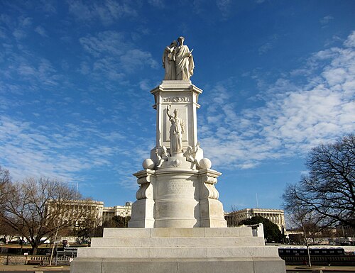 The monument, as seen from its base. Two statues sit atop of it.