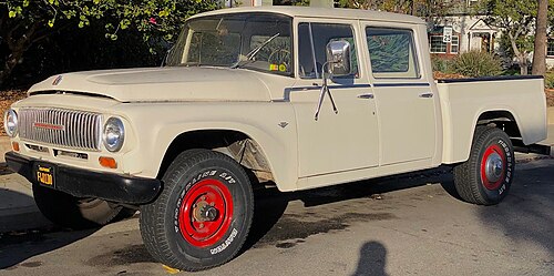سيارة إنترناشونال دي 1000 ترافيلت 4x4 موديل 1965