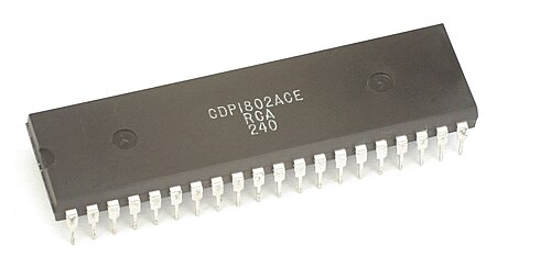 RCA 1802، المعروف أحيانًا باسم COSMAC، وهو معالج دقيق CMOS ذو 8 بت من عام 1976