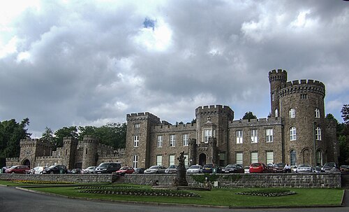 منظر أمامي لقلعة Cyfarthfa، Merthyr Tydfil، جنوب ويلز.