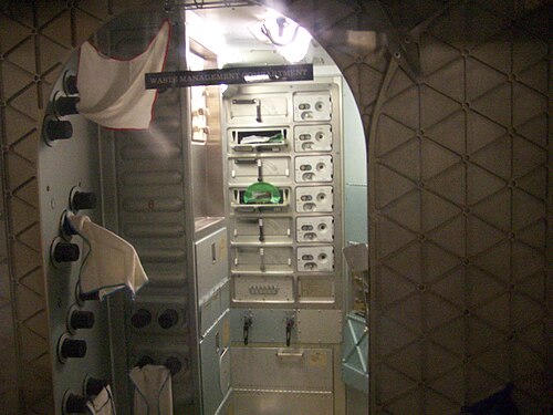 مرافق إدارة النفايات في سكايلاب بي (S-IVB-515) في المتحف الوطني للطيران والفضاء.
