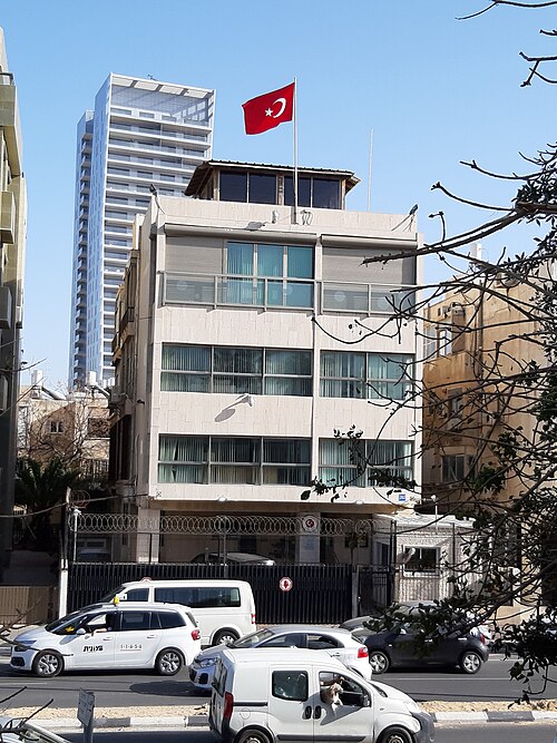 السفارة في تل أبيب