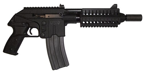 بندقية PLR-16 عيار 5.56×45 ملم مزودة بقبضة أمامية مدمجة ومخفف ارتداد خطي من نوع Levang