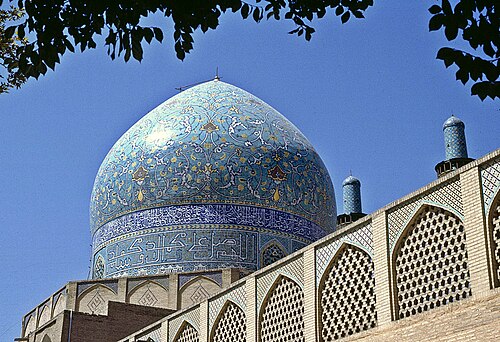 مدرسة مدار شاه في أصفهان، إيران