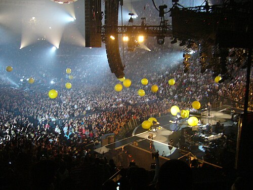فرقة كولدبلاي تؤدي أغنية "Yellow" مباشرةً في عام 2005