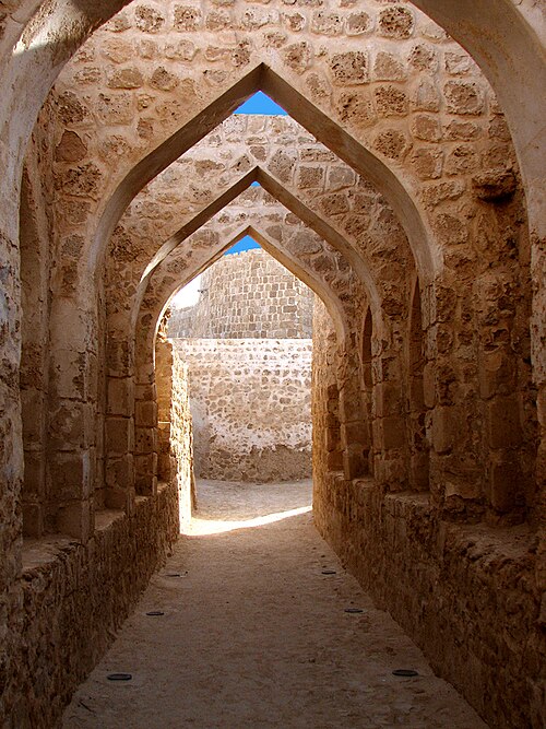 الأقواس الموجودة في الحصن