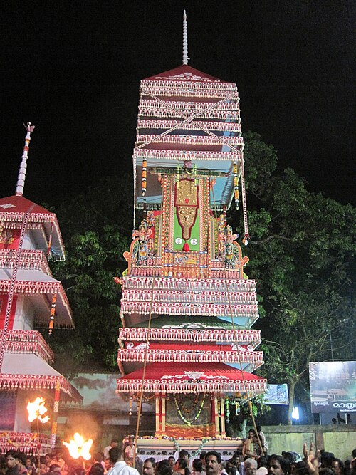 نوع سيارة المعبد يسمى Kuthira من Chettikulangara Kumbha Bharani، ولاية كيرالا