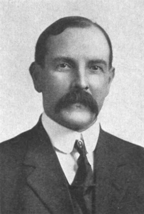 صورة شخصية لآرثر إدوين كينلي، من عام 1915