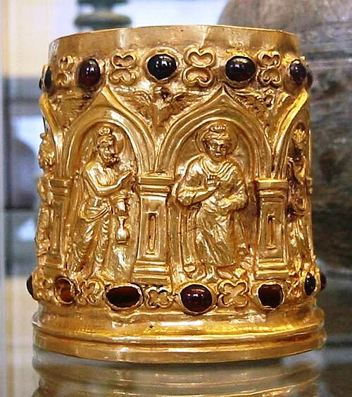 طيور الهمسة بين الأبراج المعمارية على تابوت بيماران، القرن الأول الميلادي
