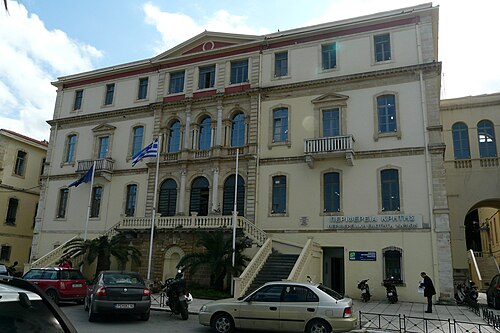 مبنى المحافظة، ساحة إليفثيرياس