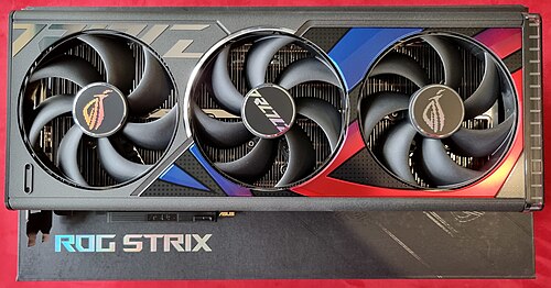 بطاقة رسومات Nvidia GeForce RTX 4090 ROG STRIX Edition، من إنتاج شركة ASUS الشريكة في تصنيع اللوحات الأم.