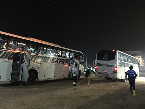 حافلات النقل بين المدن أثناء الليل (Touristique Express)