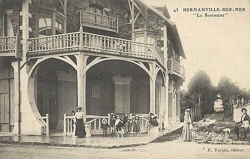 لا سابينيير (1907) في وقت اكتمالها تقريبًا (تم تعديلها اليوم بشكل كبير عن تصميم غيمار الأصلي)