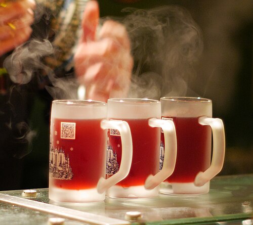 النبيذ المسحوق (بالألمانية: Glühwein)