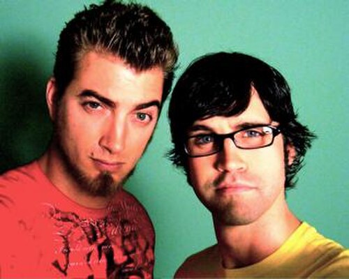 ريت ولينك، وهما ممثلان كوميديان يقدمان برنامج الصباح على الإنترنت Good Mythical Morning