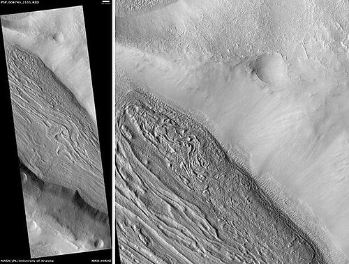 ملء الوادي المبطن في Coloe Fossae، كما يراها HiRISE. يبلغ طول شريط المقياس 500 متر. الموقع هو Ismenius Lacus رباعي الزوايا.