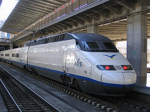 قطار AVE "Alstom" (Renfe Class 100) في قرطبة.