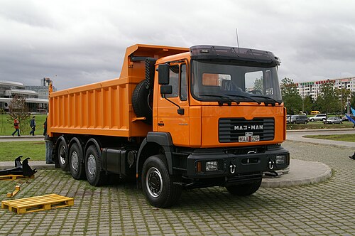 شاحنة قلابة، مزودة بكابينة MAN F90