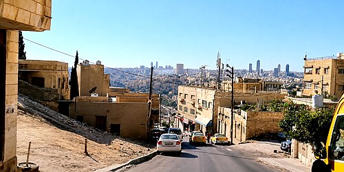 أفق عمّان كما يُرى من شارع حاتم الطائي
