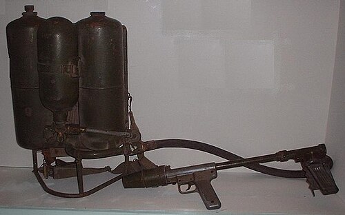 قاذفة اللهب M2A1.