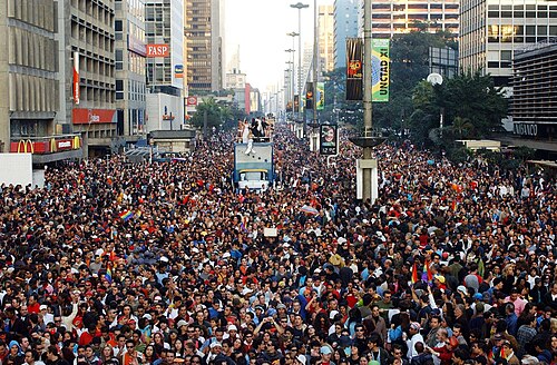 موكب الفخر في ساو باولو في البرازيل عام 2004