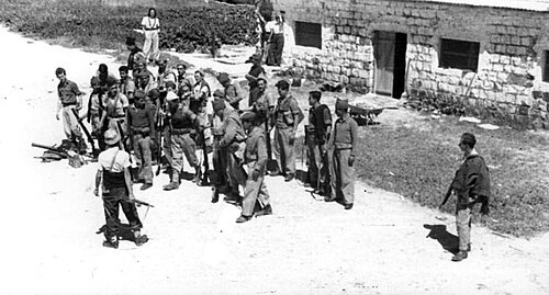 أعضاء من لواء يفتاح يتجمعون في تل حاي قبل الهجوم على النبي يوشع عام 1948