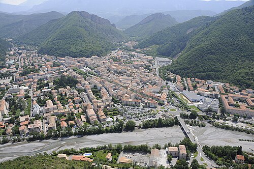 منظر جوي للمركز من الغرب إلى الشرق