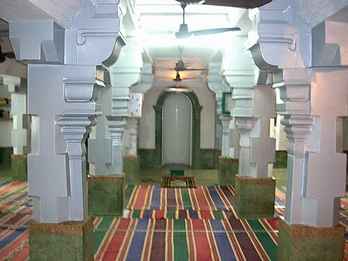 داخل المسجد
