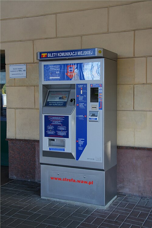 آلة بيع التذاكر في أوتفوك، بولندا