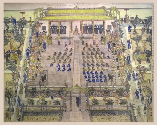 حفل استقبال الدبلوماسيين الفرنسيين من قبل الإمبراطور دوي تان في Thái Hòa Điện (太和殿)، 1912.