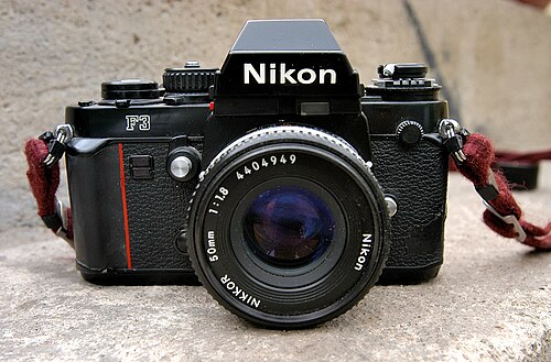 كاميرا نيكون F3 مع عدسة نيكور 50 مم f/1.8