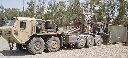 شاحنة أوشكوش M1075A0 PLS مزودة بحزمة الحماية التي طورتها شركة Armor Holdings