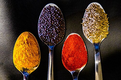 مسحوق الكركم، بذور الخردل، مسحوق الفلفل الحار، بذور الكمون