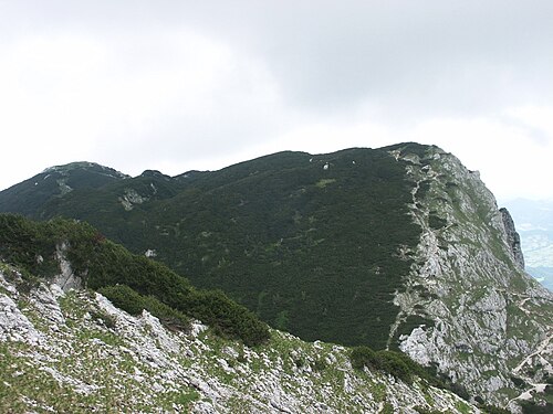 منظر عبر "Mittagsscharte"، في الخلفية على اليسار "Salzburger Hochthron"