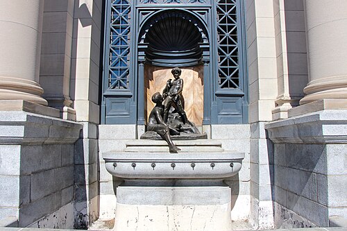 ألفريد لاليبرتيه Les Petits Baigneurs، 1915 تم ترميمه عام 1992 في حمامات Maisonneuve العامة، مونتريال، كيبيك