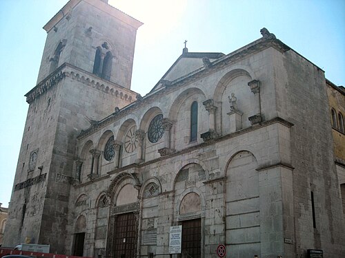 مقر أبرشية بينيفينتو هو Cattedrale di Santa Maria Assunta.
