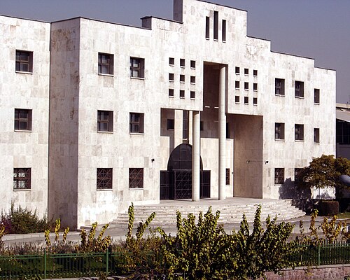 مباني كلية الهندسة الجديدة ذات التصميم الحديث في حرم أمير آباد