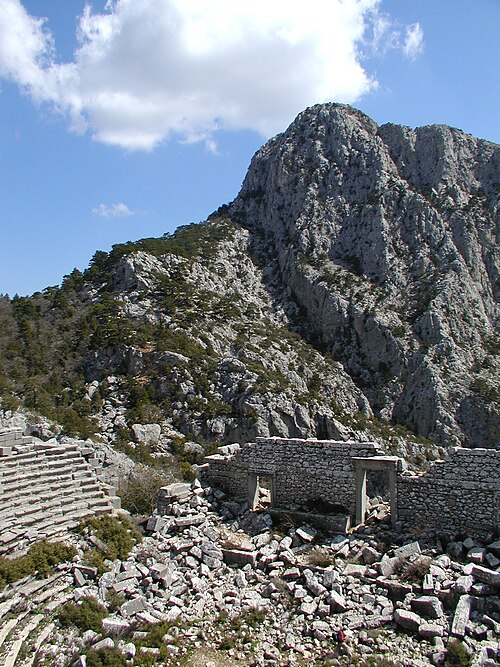 تيرميسوس مطلة على جبل سوليموس (Güllük Dağı)