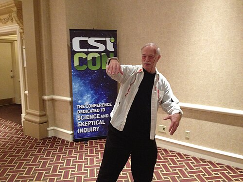 جو نيكيل بدور زومبي في مؤتمر CSICon 2