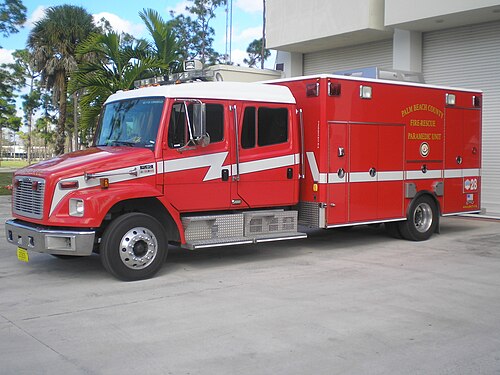 شاحنة احتياطية من طراز Freightliner/American LaFrance موديل 2004