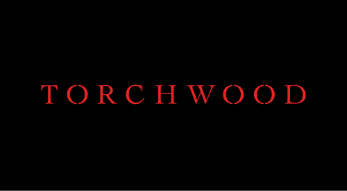 كلمة "Torchwood" متمركزة عموديًا وأفقيًا بأحرف حمراء على خلفية سوداء.