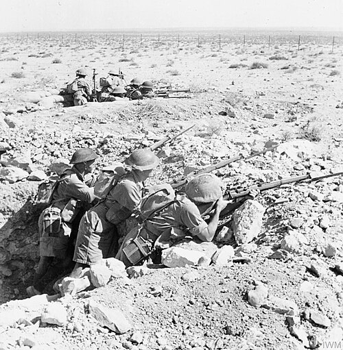 جنود أستراليون في طبرق عام 1941.
