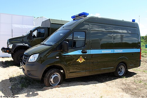 سيارة الشرطة العسكرية غزال السيارة المجاورة