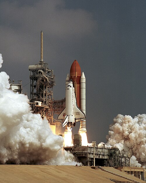 إطلاق مكوك الفضاء ديسكفري من منصة الإطلاق 39A في مهمة STS-85 (1997)
