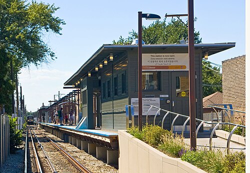 Newly rebuilt Francisco station, August 2007