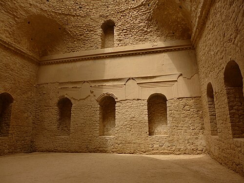 داخل الغرفة الرئيسية