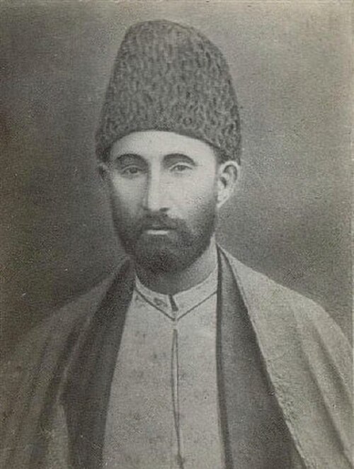واصل سيد عظيم شيرفاني تقاليد فضولي في قصائده الغزلية.