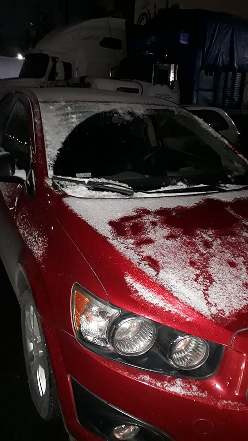 سيارة مغطاة بالثلوج في مونتيري، نويفو ليون