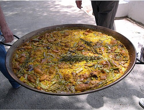 طبق باييلا كبير، وهو طبق أرز من فالنسيا